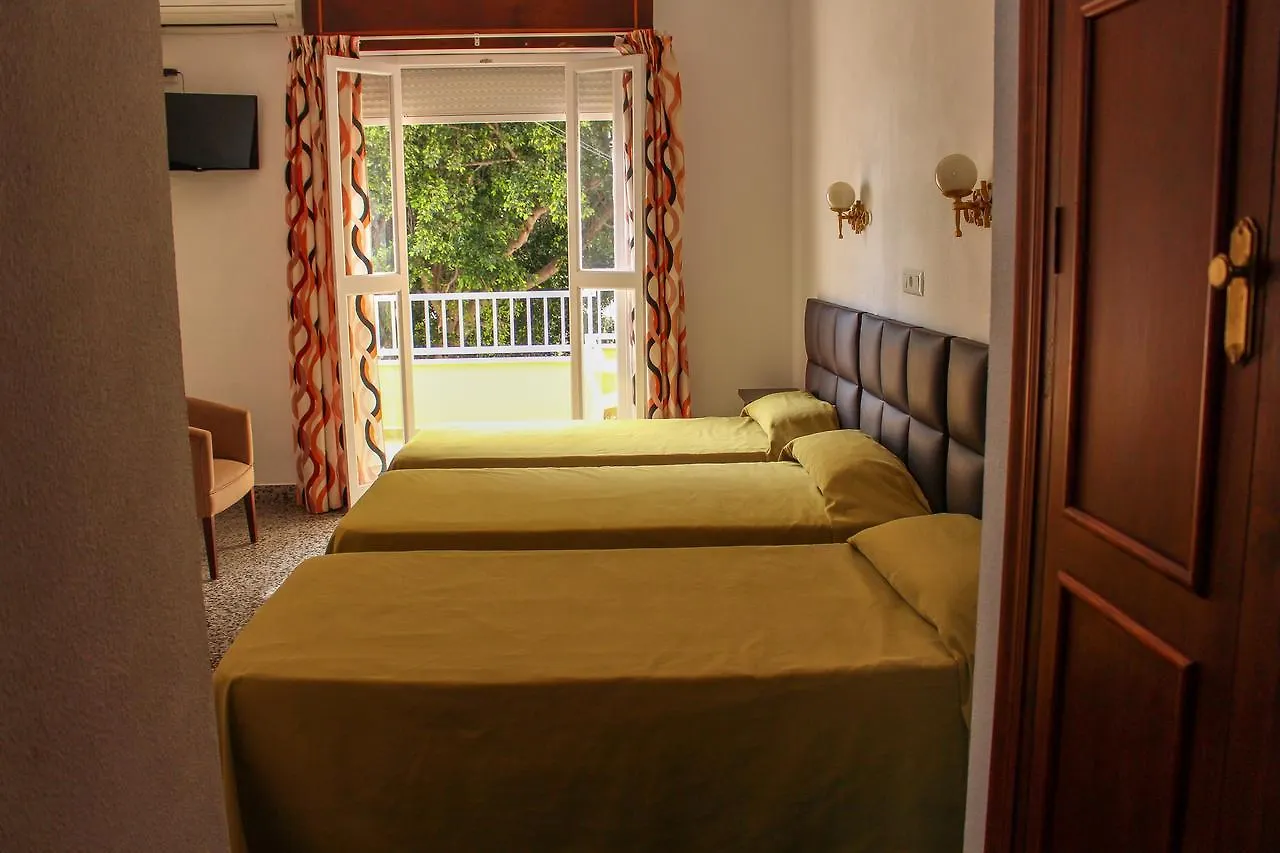 Hostal Esperanza Benajarafe 2*,